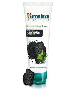 Afgiftende scrub med aktivt kul og grøn te - 75 ml