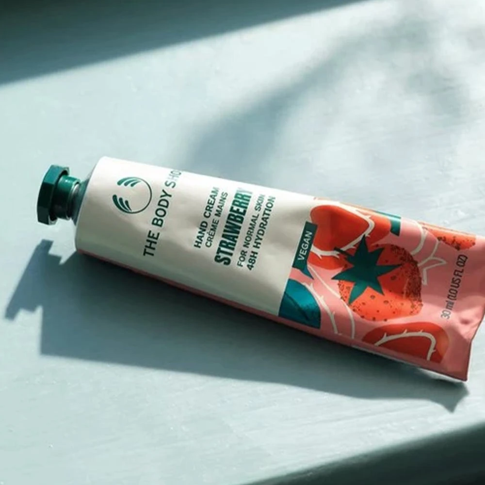The Body Shop - Veganský krém na ruce s jahodovou vůní (30 ml, Jahoda) - Obrázek 3